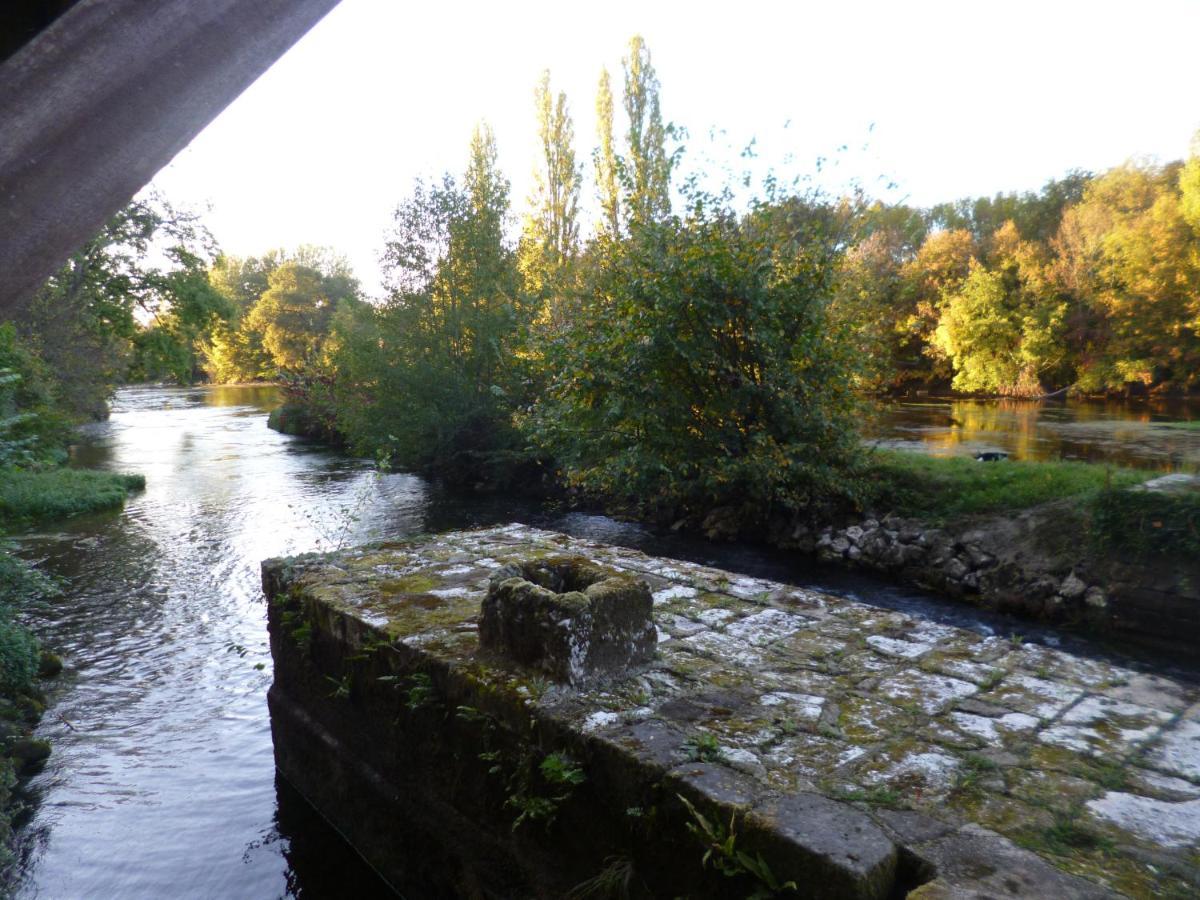 Le Moulin De Cors Oulches Exterior foto